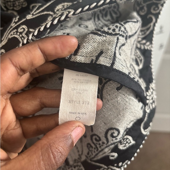 CAbi Eliza Brocade Tapestry Blazer 8 Black Cream Floral Artsy Romantic Classic - Picture 4 of 5